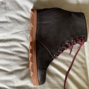 Sorel wedge waterproof boots, never worn, black with red laces